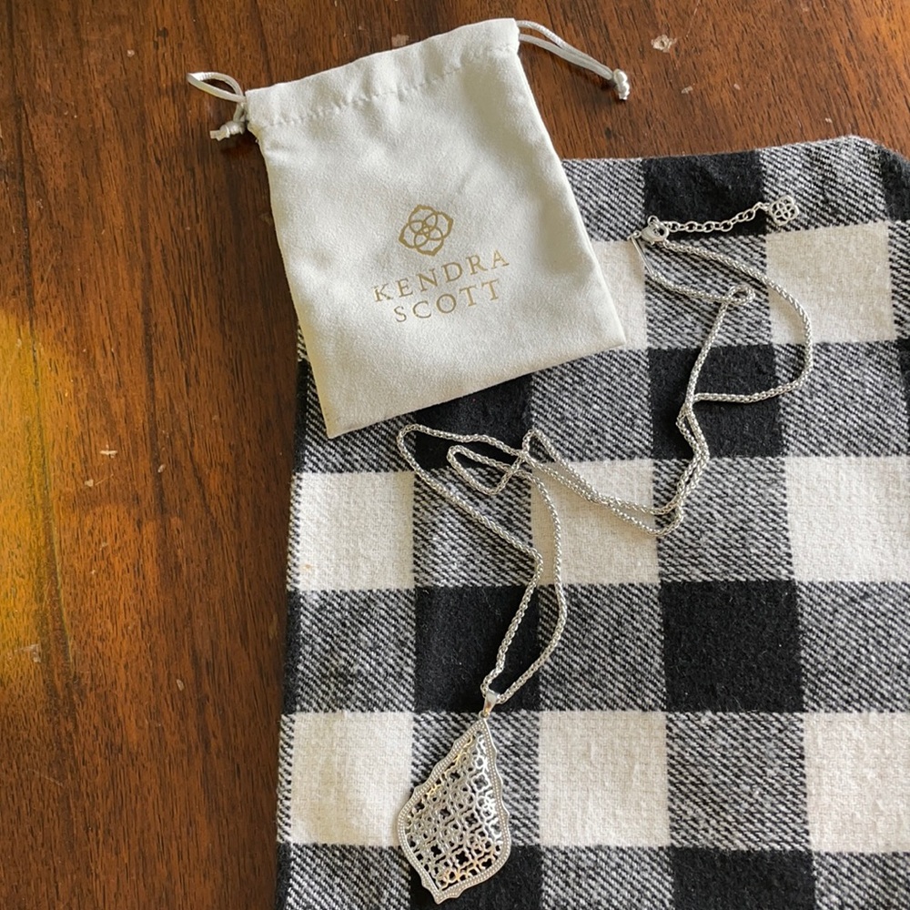 Kendra Scott signature necklace